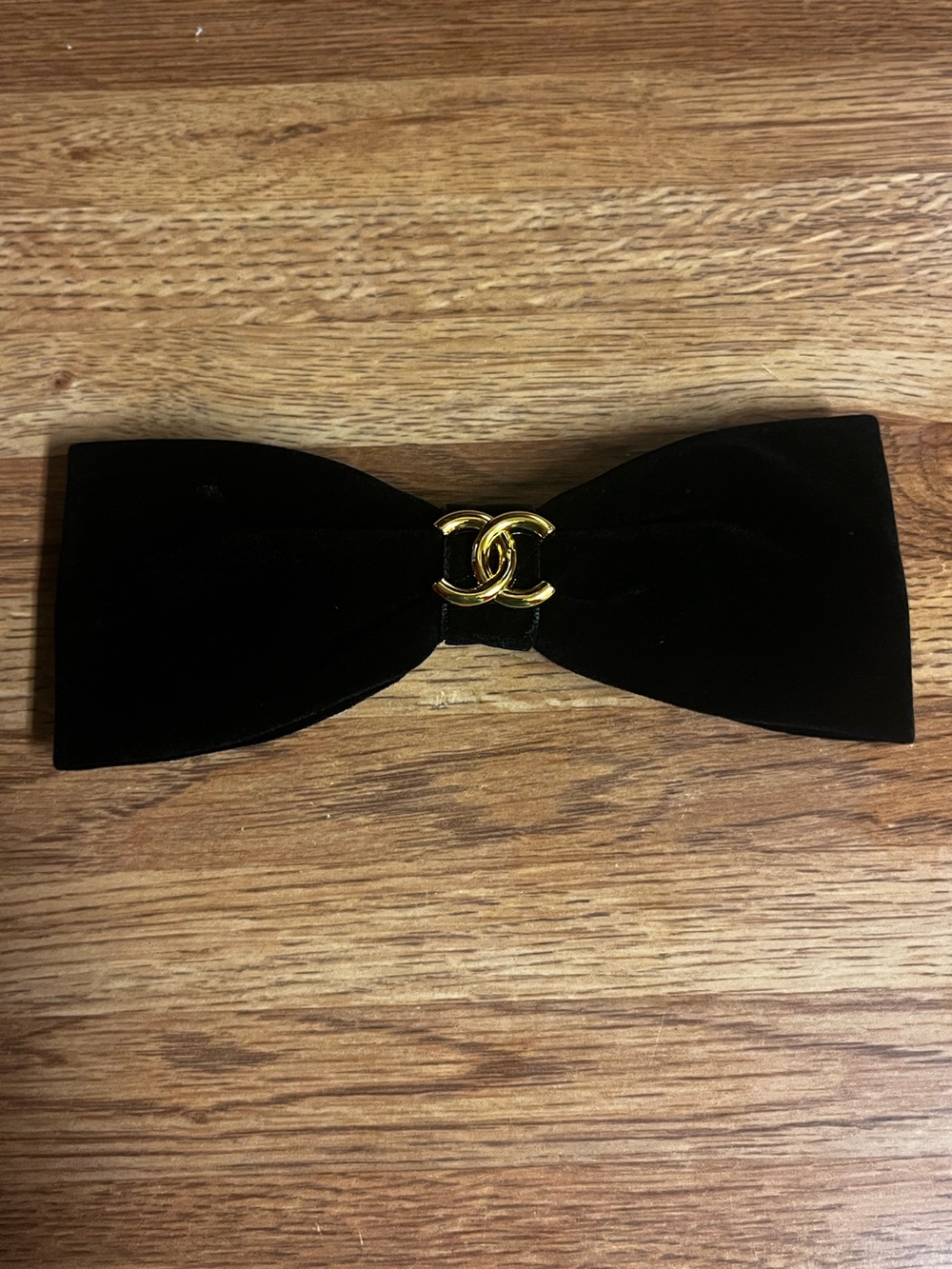 🖤 ChaneI Black 90s Retro Velour Velvet Gold Tone Signature Bow Barrett Clip